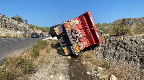 Antalya’da Orman Yangınına Giden Su İkmal Aracı Kaza Yaptı