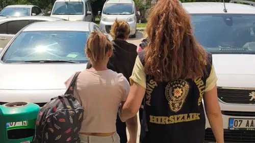 Antalya'da Tramvay Yolcularını Hedef Aldılar! Yankesiciler Yakalandı