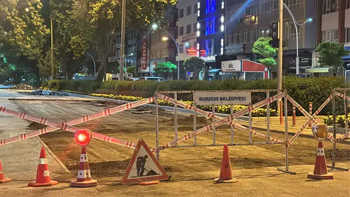 Gece Yarısı Yol Çalışmasına Polis Müdahalesi! Vatandaş İhbar Etti, Çalışma Durdu