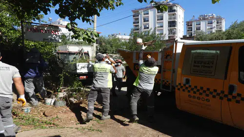 Kepez’de Çöp Ev Temizlendi, Ailenin Yaşam Alanı Yenilendi
