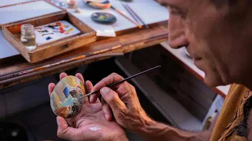 Kaleiçi'nde 30 Yıllık Sokak Ressamının Tezgahı Zabıta Engeline Takıldı
