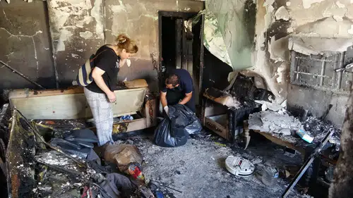 Hatay'da Korkutan Yangın: Patlamalarla Sarsılan Evde Anne ve Oğlu Yaralandı
