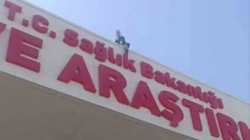 Gazetecilerin Gelmesini İstedi, Karpuza İkna Oldu!