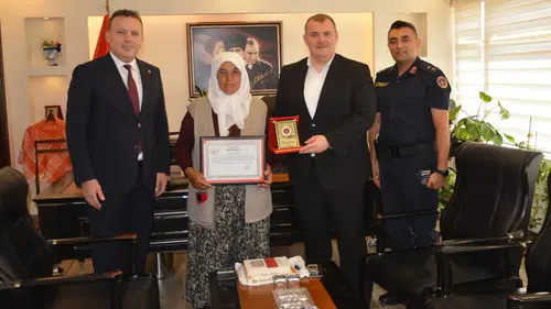 Korkuteli'de Örnek Bağış: Ayşe Teyze Tarlasını Jandarma Asayiş Vakfı'na Verdi