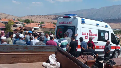 Antalya'da Tır ile Traktör Çarpıştı: 71 Yaşındaki Sürücü Can Verdi