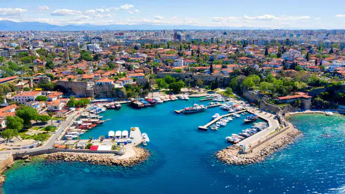Antalya’ya Gelen Her 4 Turistten Biri Rus! İşte 7 Aylık Turizm Karnesi