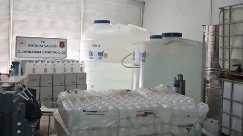 Antalya'da Kolonya İmalathanesinden 20 Ton Litre Sahte İçki Çıktı