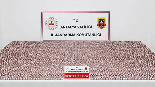 Antalya'da Depoya Uyuşturucu Baskını! 5 Bin 865 Hap Ele Geçirildi