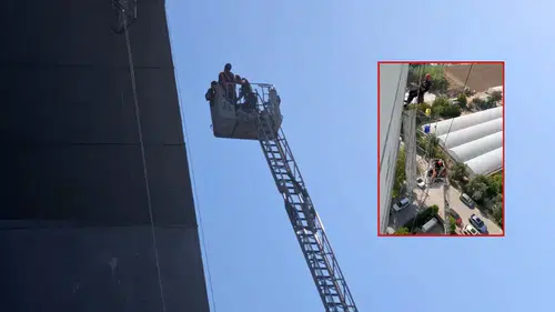 Muratpaşa'da 10'uncu Katta Halatı Kopan İskeledeki 2 İşçi Kurtarıldı