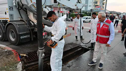Kepez'de Kış Hazırlıkları Başladı: Yağmur Suyu Mazgalları Temizleniyor