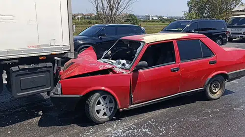 Alanya-Manavgat Yolunda Kırmızı Işıkta Bekleyen TIR'a Otomobil Çarptı