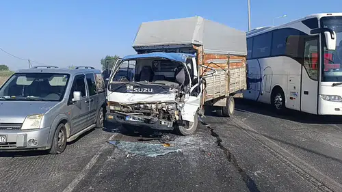 Manavgat'ta Kamyonlar Çarpıştı! D-400 Yolu Kilitlendi