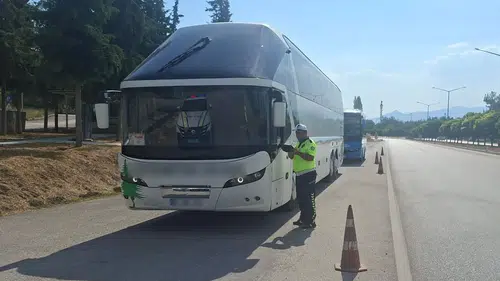 Burdur'da Otobüsler Sıkı Denetimde: Kazaların Önlenmesi İçin Ekipler Sahada!