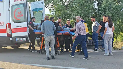 Patpata Arkadan Çarpan Hafif Ticari Araçta 1 Ölü, 5 Yaralı!