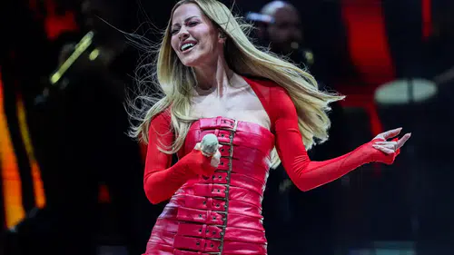 Antalya’da 30 Ağustos Coşkusu: Derya Uluğ’dan Unutulmaz Konser!