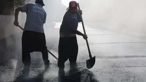 200 Derece Sıcaklıkta Zorlu Mesai: Asfaltta Yumurta Pişti!