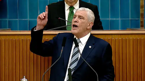 İYİ Parti Lideri Dervişoğlu’ndan “Bayrak Kaldırıyorum” Mitingi!