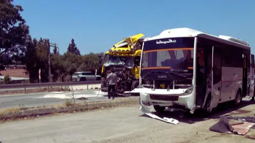 Antalya-Kemer Karayolunda Can Pazarı: Çok Sayıda Yaralı Var