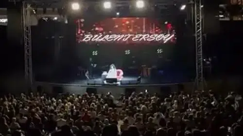 Kuşadası'nda Bülent Ersoy Konserinde Kaos: Gecikme Gerginliği Küfürlü Tartışmayla Bitti