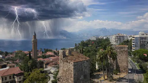Antalya’da Öğle Alarmı: İlçe İlçe Yağış Haritası Netleşti