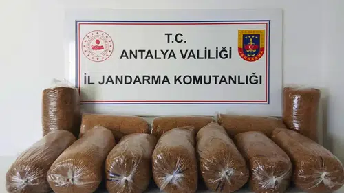 Alanya'da Şüpheli Araçtan 72 Kilo Kaçak Tütün Çıktı