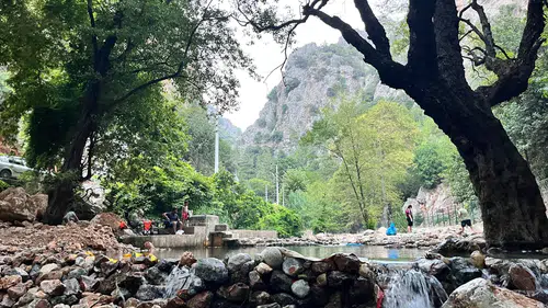 Alanya Obaçayı'nda Yürüyüşe Giden 2 Genç Aileleriyle Poşet Poşet Çöp Topladı