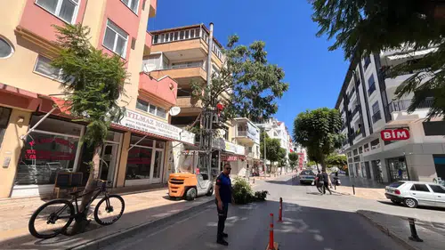 Facia Son Anda Önlendi! Fırtına Ağacı Yola Devirdi