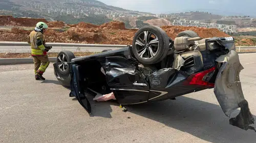 Hatay'da Minibüsle Çarpışan Otomobil Takla Attı: 4 Yaralı