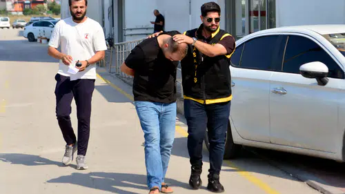 Adana'da 'Yan Bakma' Kavgası Cinayetle Bitti: Kafeye Sığınan Genç Öldürüldü