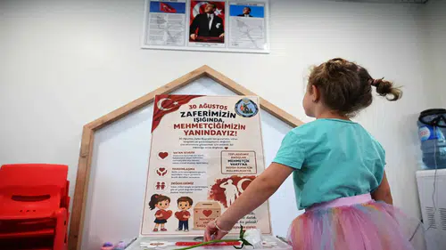 Kemer’de 30 Ağustos Coşkusu: Miniklerden Mehmetçik’e Anlamlı Destek