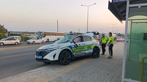 Mersin'de Zincirleme Kaza: Polis Aracı Takla Attı, 2 Yaralı