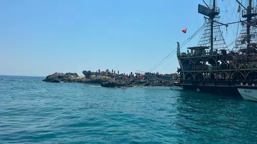 Fethiye'de Can Pazarı! Su Alan Gezi Teknesindeki 100 Yolcu Son Anda Kurtarıldı