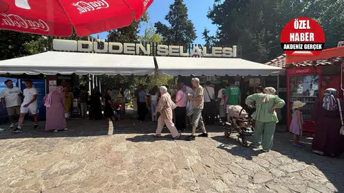 Antalya'da Sıcak Havadan Bunalanlar Düden Şelalesi'ne Akın Etti