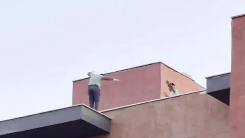 Antakya'da Zorlu Mesaiye Neşeli Mola: Terasta Karşılıklı Oynadılar