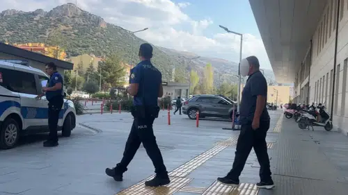 Park Yeri Kavgası Kanlı Bitti! Baba ve Oğlu Bıçaklandı