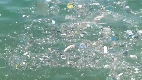 Kemer Karaburun Sahili'ni Plastik Atıklar Vurdu!