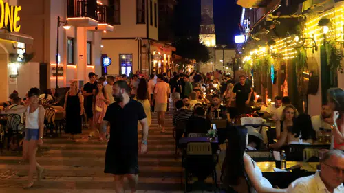 Kaleiçi'nde Gece Nüfusu 100 Katına Çıkıyor: 50 Bin Turist!