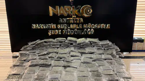 Antalya'da Zehir Tacirlerine Ağır Darbe: Depodan 250 Kilo Esrar Çıktı