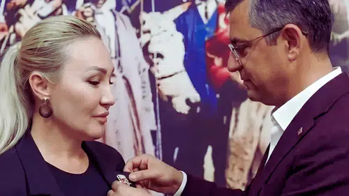 Kepez Belediye Meclis Üyesi Berna Polat CHP’den İstifa Etti