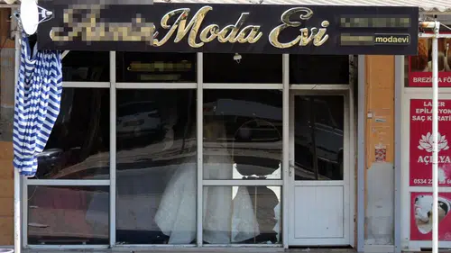 Adana'da Boşanma Aşamasındaki Eşi Gelinlikçi Dükkanını Yaktı