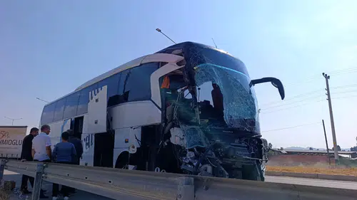 Antalya Yolcularını Taşıyan Otobüs Kaza Yaptı: 1 Ölü, 15 Yaralı!