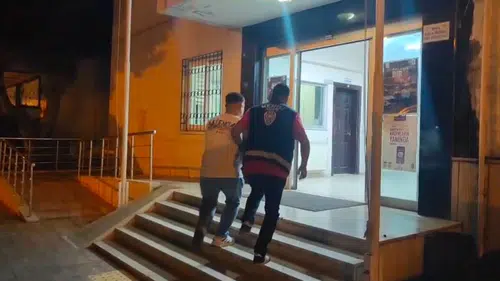 Kameralardan Kaçamadı! Mersin'de Otomobile Taşla Saldıran Şüpheli Yakalandı!