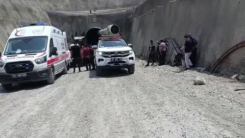 İmamoğlu'nda Su Borusu Çalışmasında Göçük: 1 Ölü