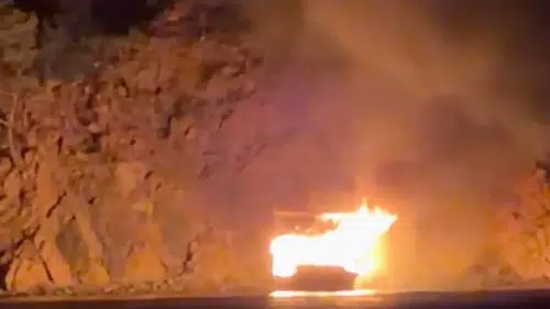 Demirli Tur Teknesi Alevlere Teslim Oldu! Kullanılamaz Hale Geldi