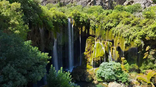 Mersin’de Doğanın Gizli Hazinesi: Yerköprü Şelalesi Büyülüyor