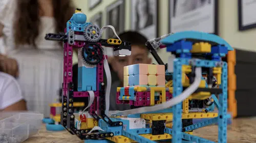 Mersin'de Minik Mucitlerden 'Rubik Küp Çözen Robot' Hamlesi!