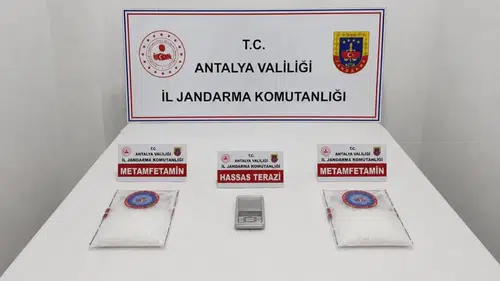 Kepez'de Otel Odasına Uyuşturucu Baskını: 2 Şüpheli Tutuklandı