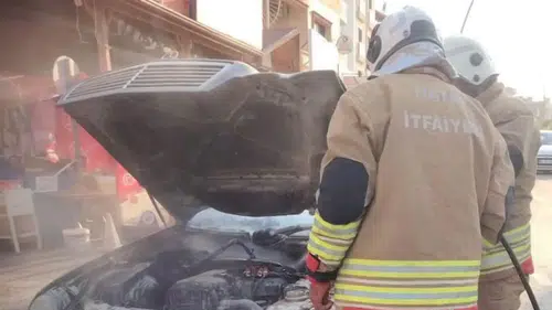 Arsuz ve İskenderun'da Peş Peşe Araç Yangını: İtfaiye Ekipleri Müdahale Etti