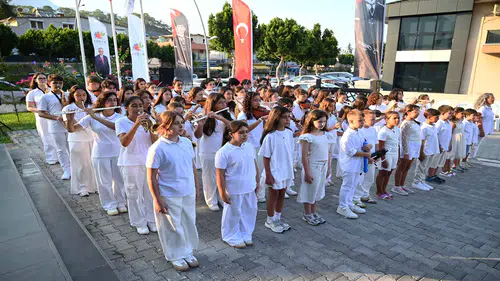 Kemer’de Yaz Sanat Kursları Tamamlandı: Minik Kursiyerlerden Sertifika Heyecanı
