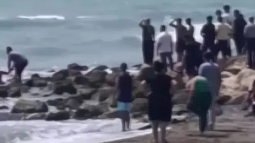 Samandağ'da Yasak Uyarısına Rağmen Denize Giren 3 Kişi Dalgalara Kapıldı